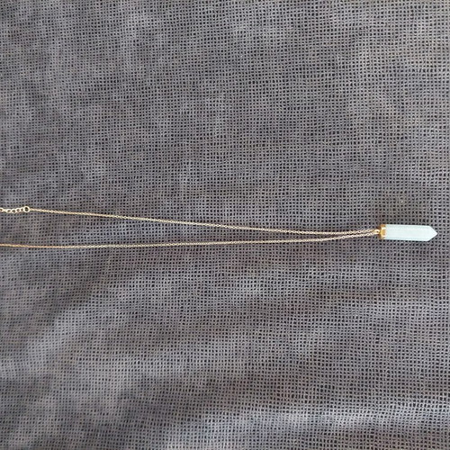 Necklace with stone unused, long gold chain and green stone