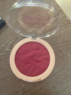 Revolution Blusher new Rose Kiss