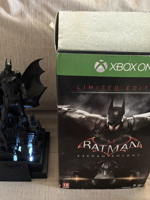 Batman Arkham Knight Collector’s Edition Xbox One used, figure included