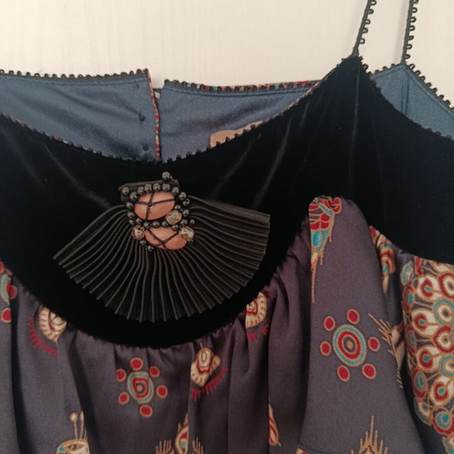 Silk top Betty Blue like new with peacock print
