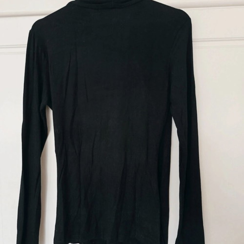Julia Bergovich Black V-cruise Blouse like new, size M