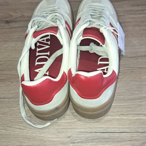 Strativarius women's sports shoes new, size 40