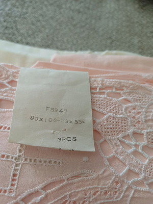 Bed sheet set new with embroidery and 2 pillowcases