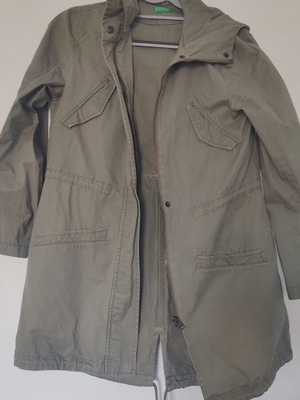 Benetton thin parka large, like new, green