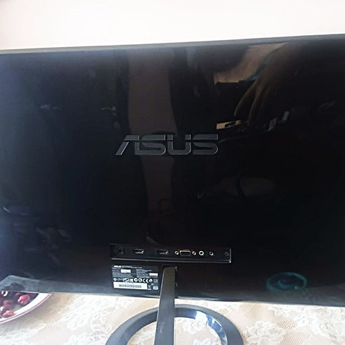 Asus 23 Monitor used with screen line