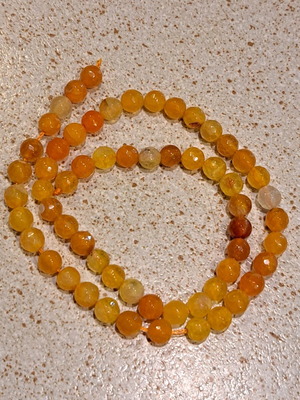 Agate semi-precious polyhedral beads like new, set of 60 pieces