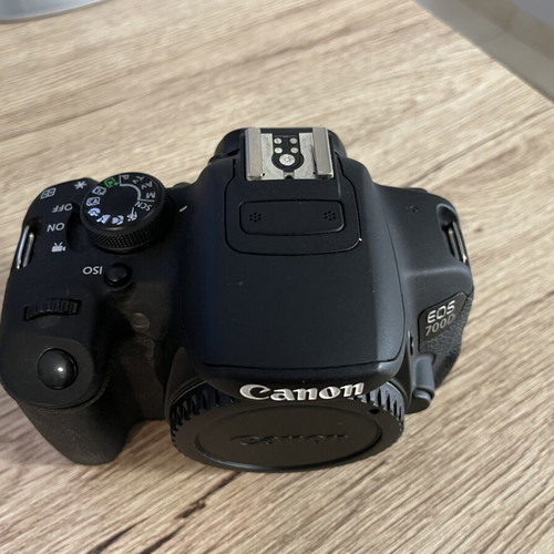 Canon 700D camera like new, approx. 5000 clicks