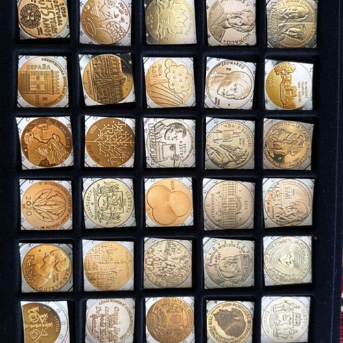 Suitcases for 2€ Coin Collection new