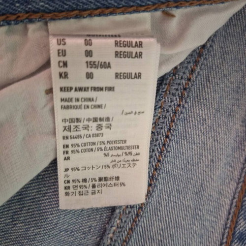 American Eagle women's blue mom jeans like new with knee rips and frayed hems