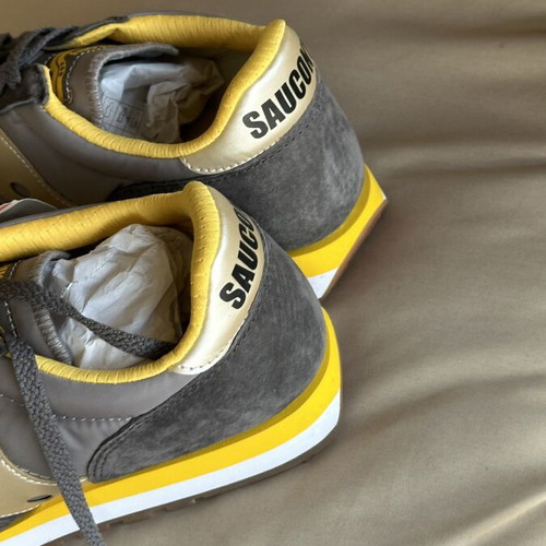 Saucony men's sneakers new, size 44, gray and yellow