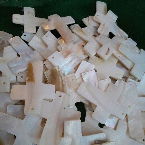Lot of mother of pearls crosses like new, total 75