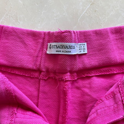 Women's fuchsia shorts Stradivarius size 36 like new