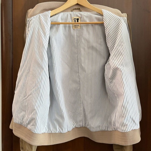 Light jacket like new size Small spring