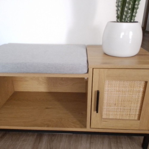 Living room bench like new with storage space