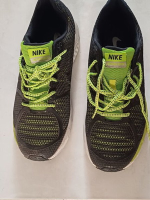 Αθλητικά παπούτσια Nike Air μεταχειρισμένα, μέγεθος 44, μαύρο και πράσινο