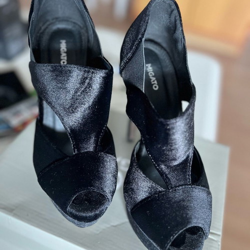 Migato women's shoe like new, black suede, size 38