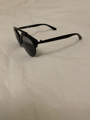 Sunglasses like new, black