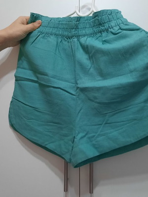 Only women's shorts green size XS like new