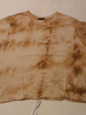 Wisdom Cropped Short-Sleeve T-Shirt like new, beige and brown