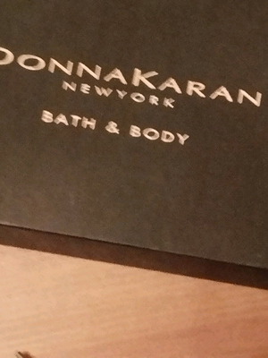 Donna Karan travel set like new, perfumes