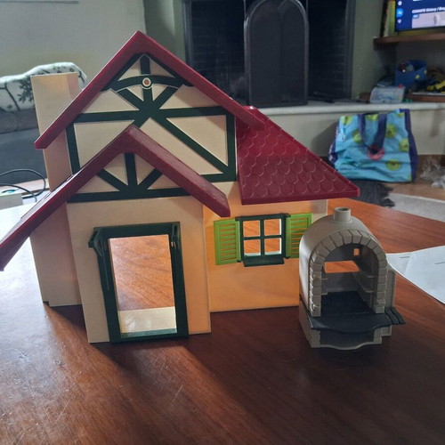 Playmobil house and oven used with accessories