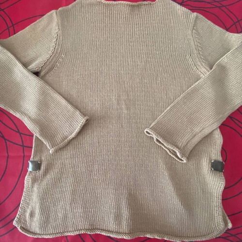 Knitted sweater size M like new, gold