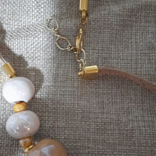 Handmade necklace with gold details and porcelain stones new, beige