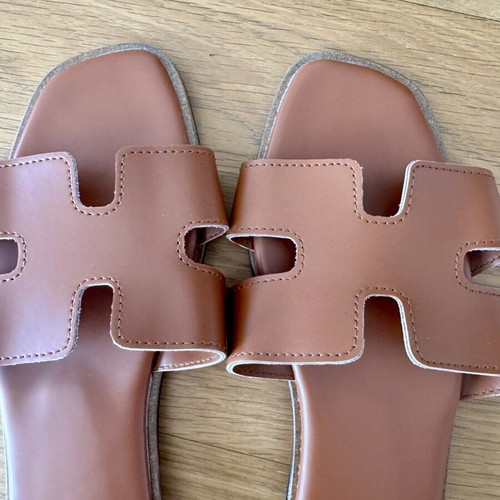 Hermes leather slippers, size 40, tan color