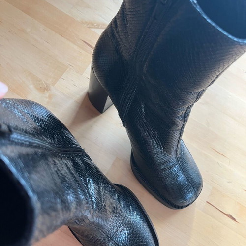 Black leather boots Italian size 36 used
