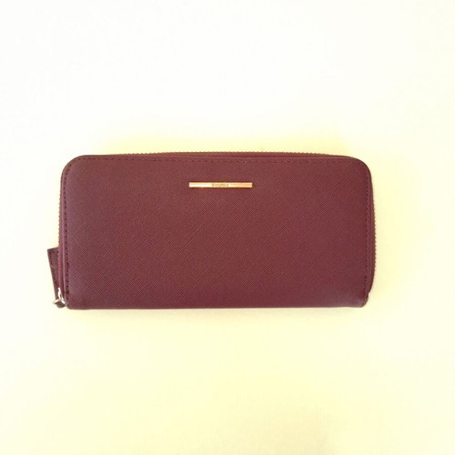 Bershka burgundy wallet used, 2 card slots and zip coin pocket