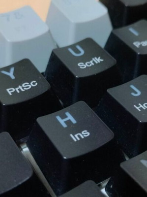 MageGee STAR61 Mechanical Keyboard like new with extra keycaps
