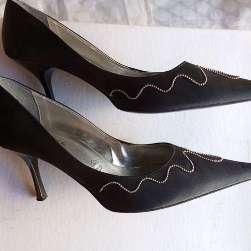 Evening satin pumps like new, size 39, black, 8 cm heel