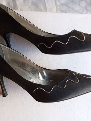 Evening satin pumps like new, size 39, black, 8 cm heel