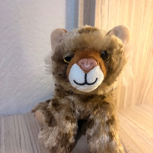 Plush lynx toy