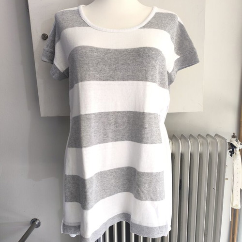 Twenty8 Twenty2 XL Summer T-shirt like new, white and grey