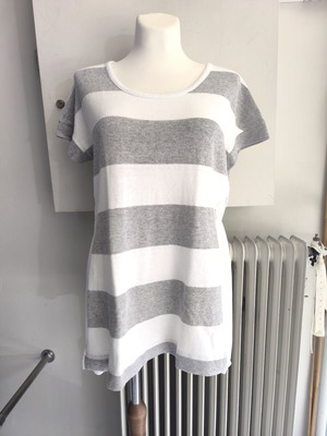Twenty8 Twenty2 XL Summer T-shirt like new, white and grey