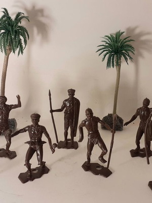 Πλαστικά στρατιωτάκια νέα, 8 Αφρικανοί 6,5 εκ. και 3 φοινικόδεντρα