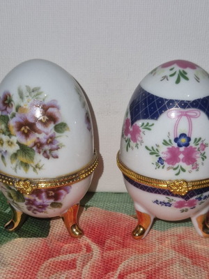 Limoge Porcelain eggs set of 2, like new