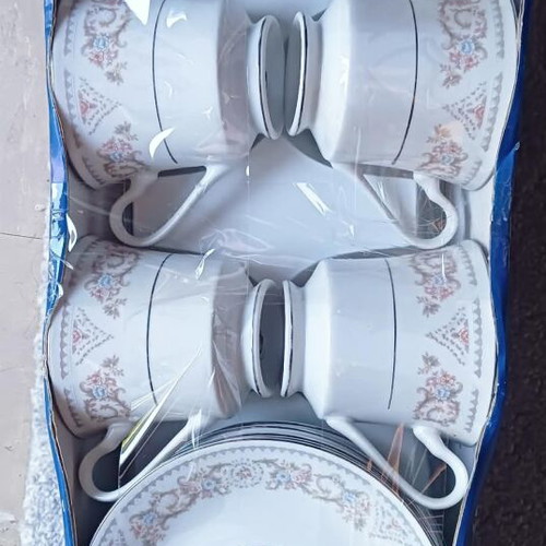 Coffee and tea cup set porcelain floral design, like new, 6 pcs