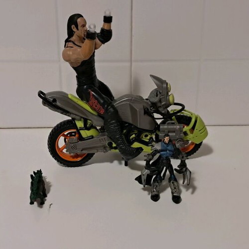 Figures in very good condition