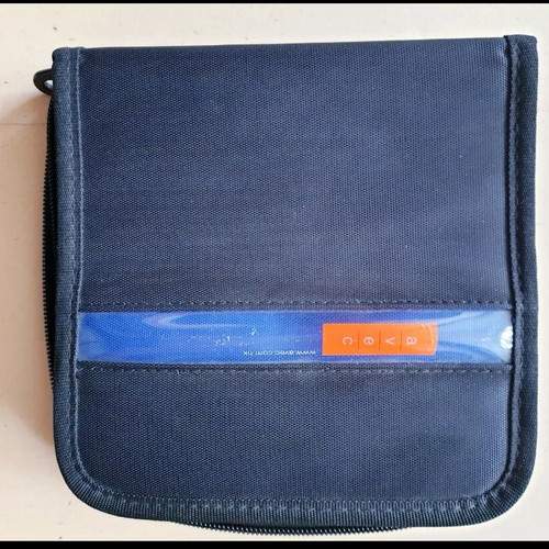 Avec fabric case for 24 CDs and DVDs like new