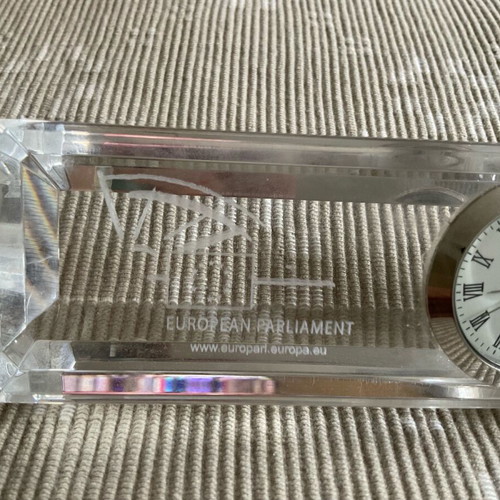 Collectible table clock with European Parliament logo like new