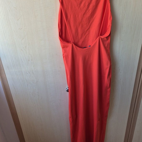 Zara red maxi dress with open back like new, size S