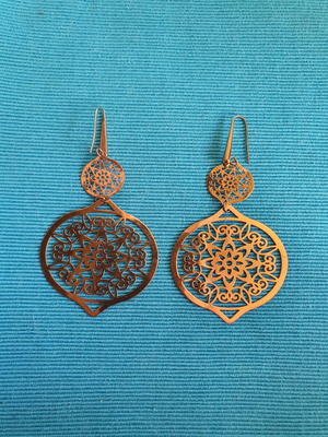 Loisir earrings like new, gold tone, stainless steel