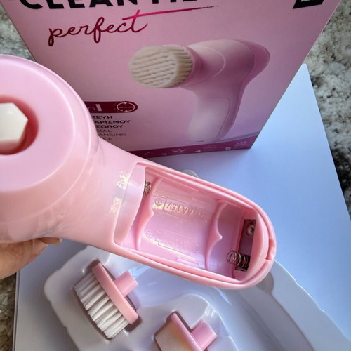 Facial cleansing device new (dust+cream)