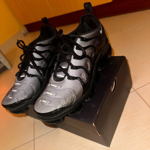 Nike Vapormax Plus like new, black and blue, size 41