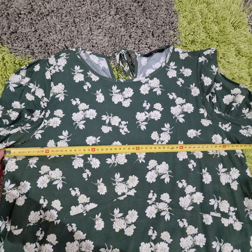 George UK blouse green floral with ruched sleeves, like new, size M