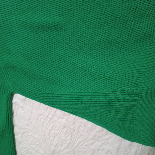 Green pullover used, size L