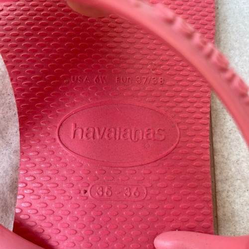 Havaianas flip flops like new, pink multicolor, sizes 35-36