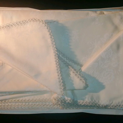 Tablecloth set new with 12 ivory cotton napkins
